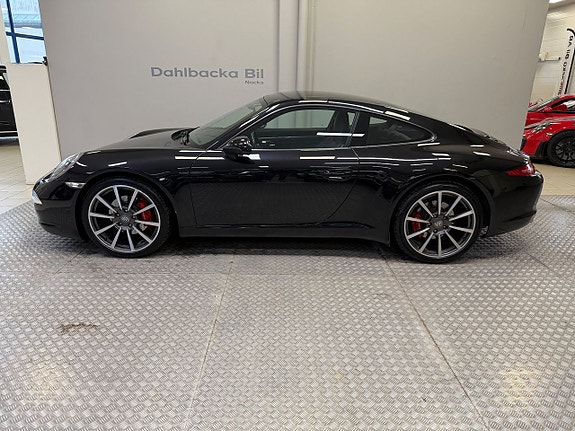 Porsche 911 Carrera 3 of 5