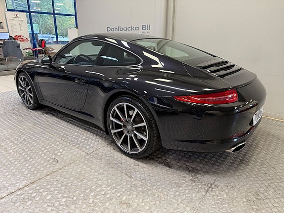 Porsche 911 Carrera 4 of 5