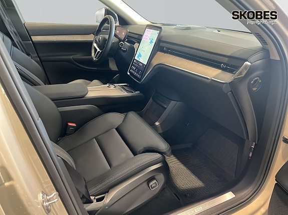 Volvo EX90 12 of 23