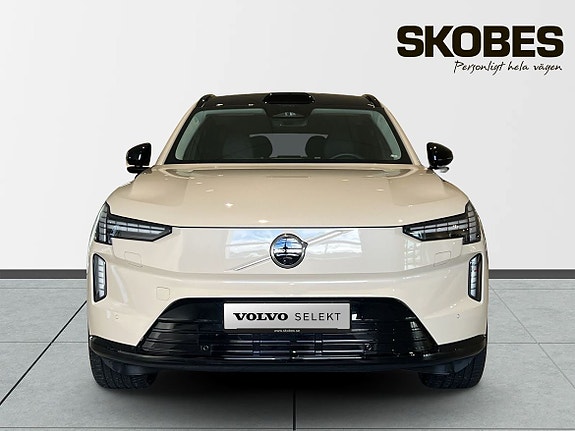 Volvo EX90 3 of 23