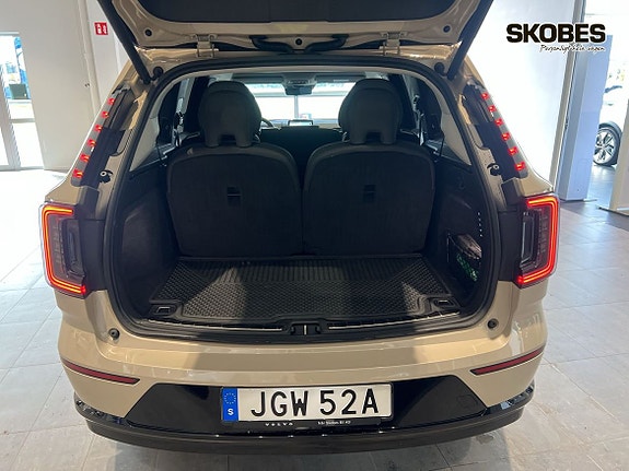 Volvo EX90 17 of 23