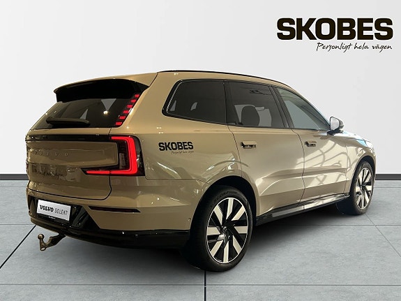 Volvo EX90 7 of 23