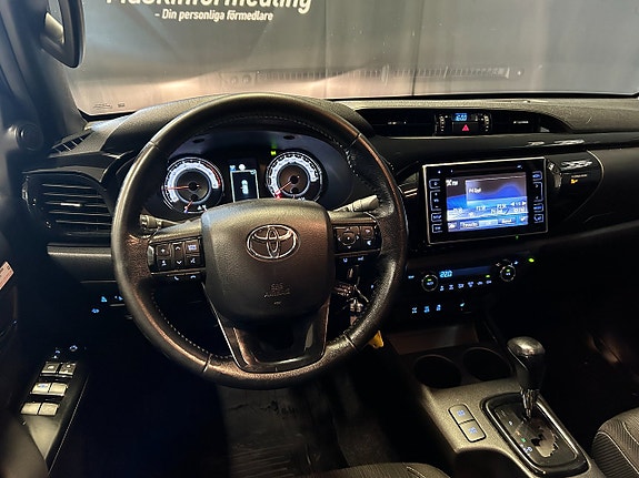 Toyota HiLux 8 of 11