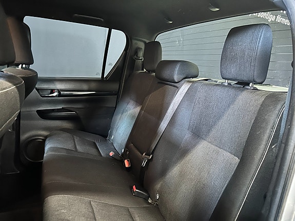 Toyota HiLux 11 of 11