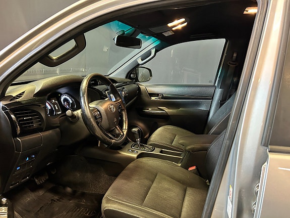 Toyota HiLux 7 of 11