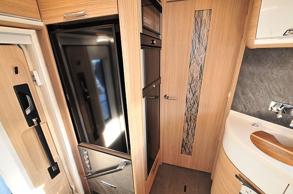 Niesmann FLAIR 920LW Långbäddar Hyd Stödben Automat 12 of 19