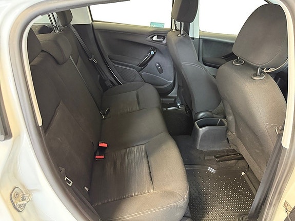 Peugeot 208 7 of 10