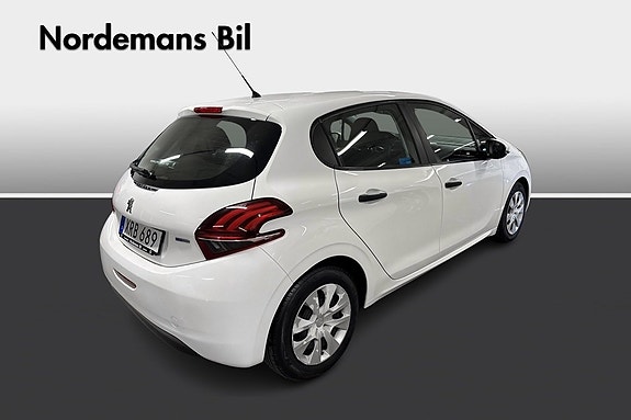 Peugeot 208 4 of 5
