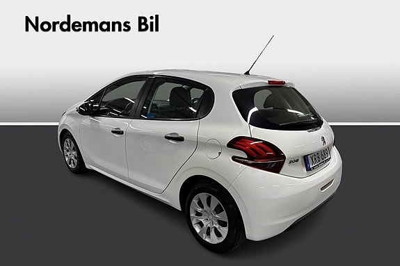 Peugeot 208 3 of 5