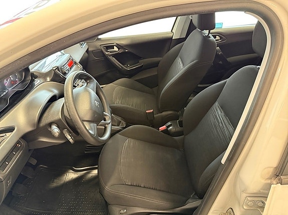 Peugeot 208 5 of 5