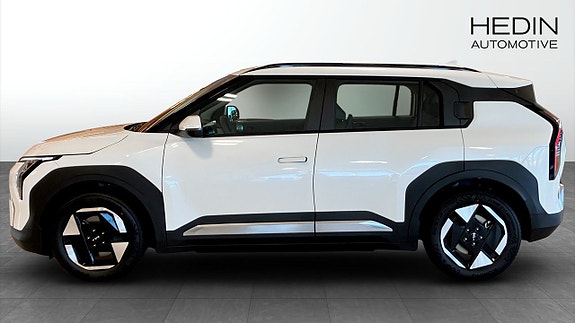 Kia EV3 2 of 12