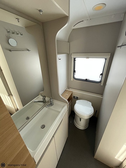 Adria Adora 613 HT | ALDE | FRONTKÖK | STOR TOALETT 15 of 20