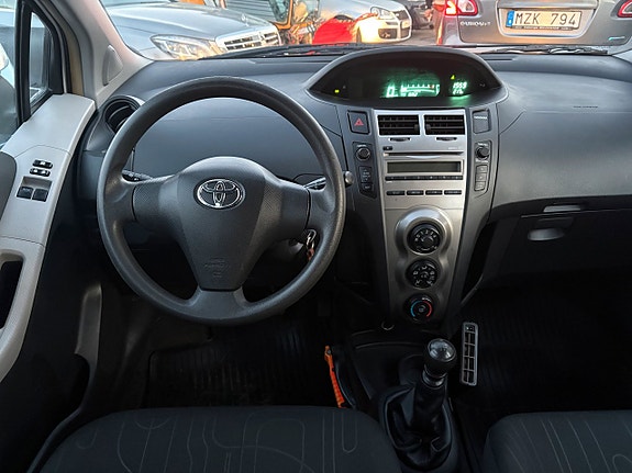 Toyota Yaris 6 of 6