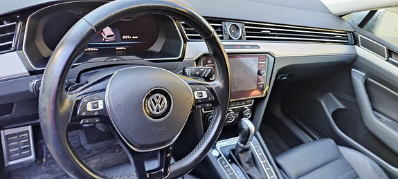 Volkswagen Passat 6 of 15