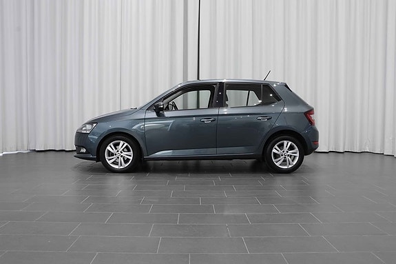 Skoda Fabia 2 of 5
