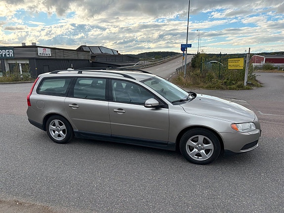 Volvo V70 4 of 13