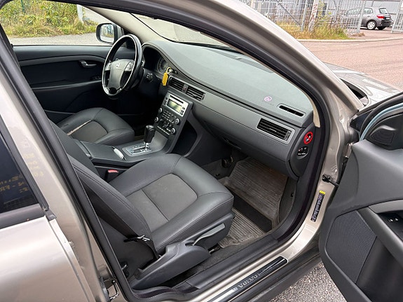 Volvo V70 9 of 13