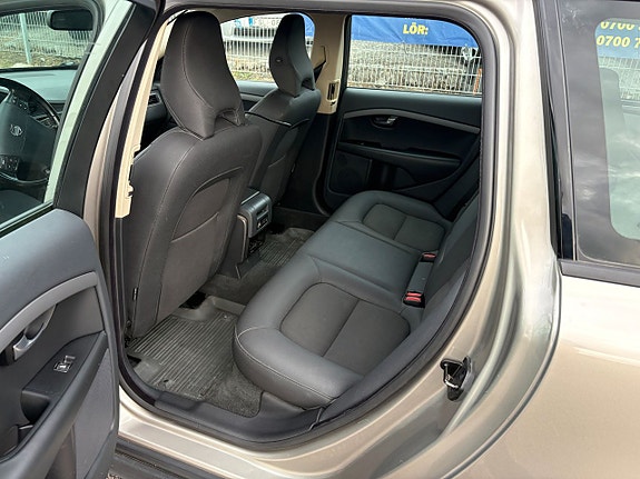 Volvo V70 13 of 13