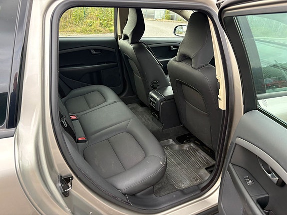 Volvo V70 10 of 13