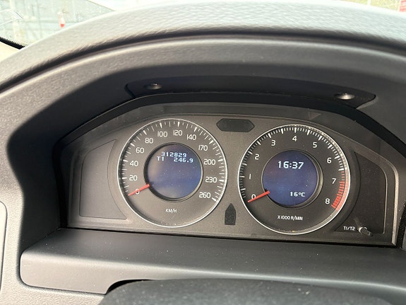 Volvo V70 11 of 13