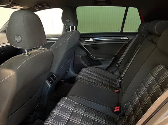 Volkswagen Golf I 16 of 18