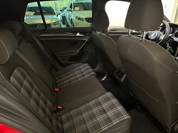 Volkswagen Golf I 17 of 18