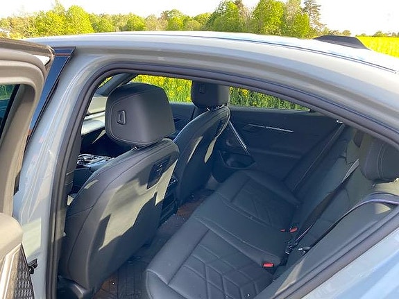 BMW i5 4 of 5