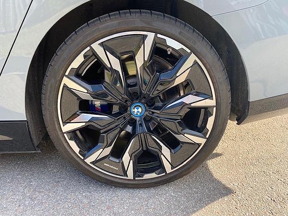 BMW i5 5 of 5