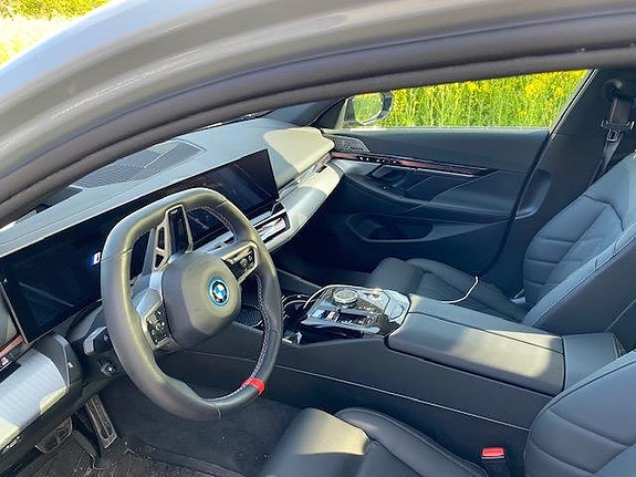 BMW i5 3 of 5