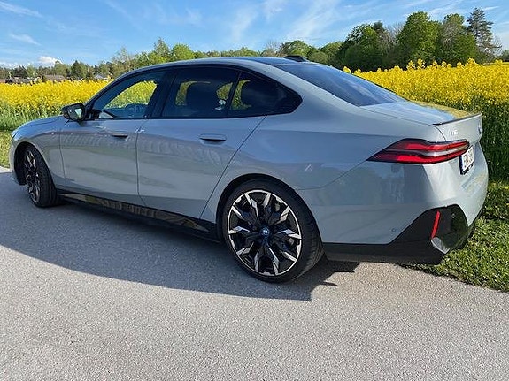 BMW i5 2 of 5