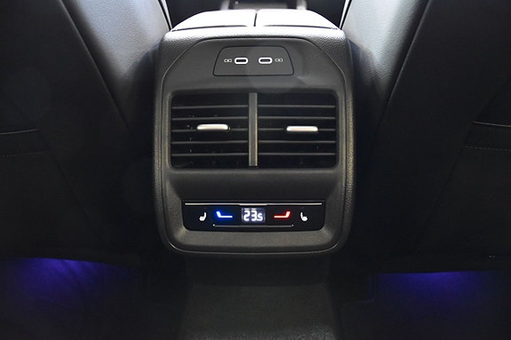 Volkswagen Passat 25 of 28