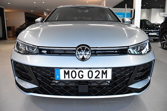 Volkswagen Passat 3 of 28