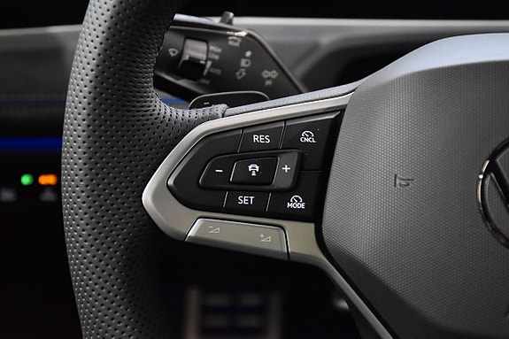 Volkswagen Passat 12 of 26