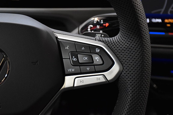 Volkswagen Passat 13 of 26