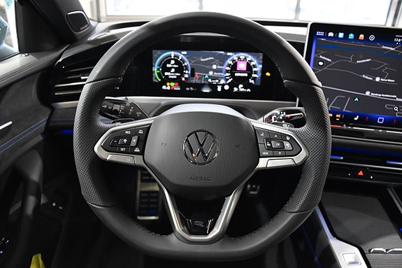 Volkswagen Passat 11 of 26