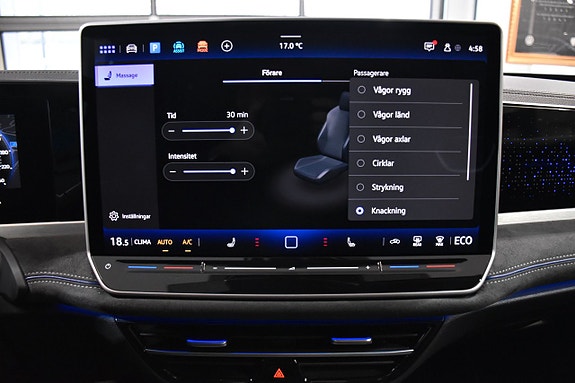 Volkswagen Passat 16 of 26