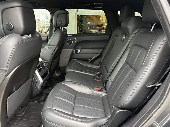 Land Rover Range Rover Sport 5 of 5