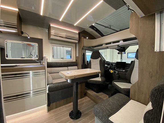 CI Magis 66 XT 4 of 5