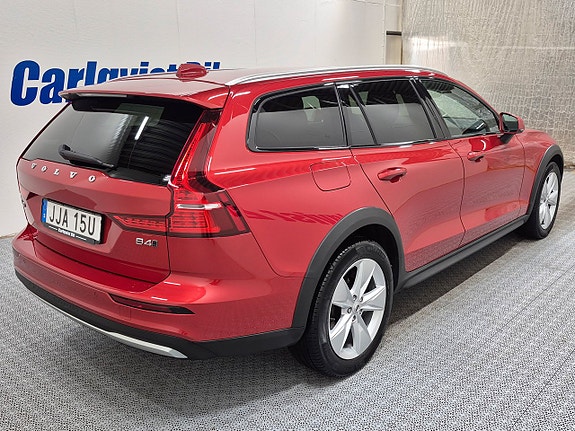 Volvo V60 Cross Country 4 of 5