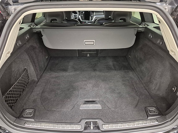 Volvo V60 Cross Country 9 of 11