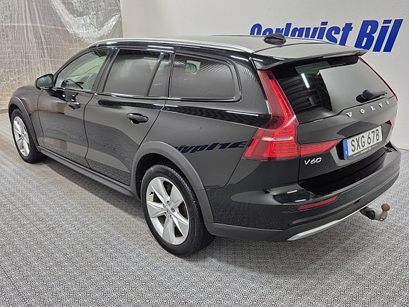 Volvo V60 Cross Country 3 of 5