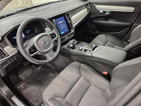 Volvo V90 2 of 9