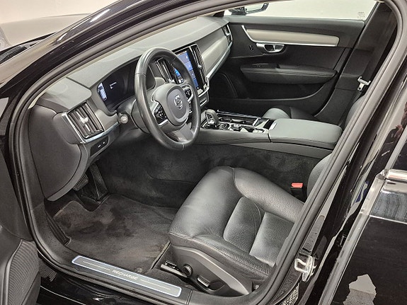 Volvo V90 2 of 10