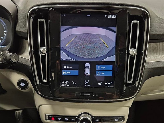 Volvo XC40 7 of 9