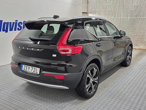Volvo XC40 4 of 5