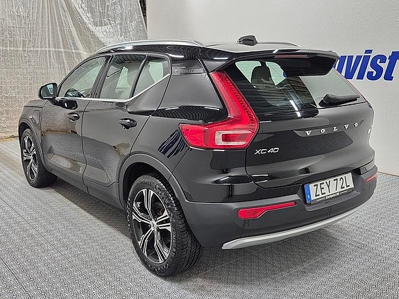 Volvo XC40 3 of 5