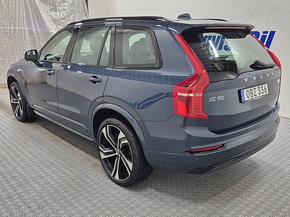 Volvo XC90 3 of 9