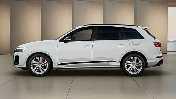 Audi Q7 2 of 5