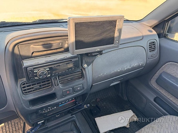 Nissan NP300 5 of 5