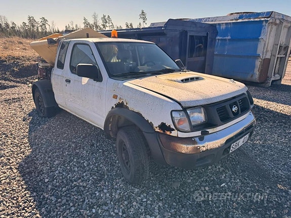 Nissan NP300 2 of 5